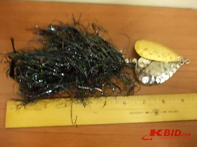 lot 17 image: Large Boobie Trap Musky Spinner