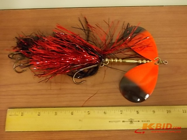 lot 19 image: Large Musky Spinner