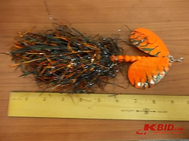 lot 20 image: Large Musky Spinner