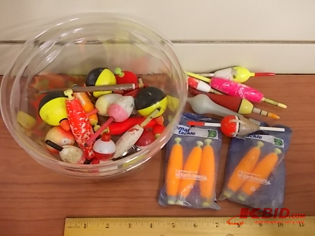 lot 21 image: Lot Of Assorted Bobbers