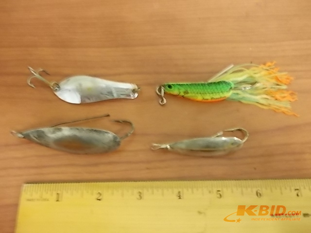 lot 23 image: 4-Weedless Lures