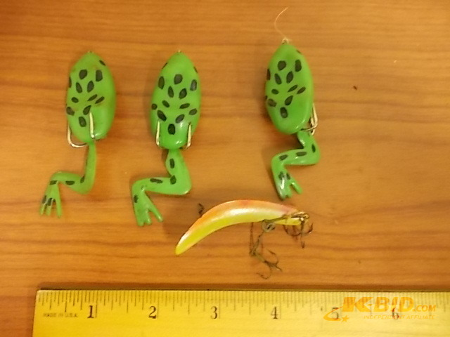 lot 24 image: 3-Rubber Frogs, 1-F7
