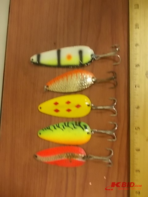 lot 29 image: 5-Large Spoons (1-Bluefox 58)