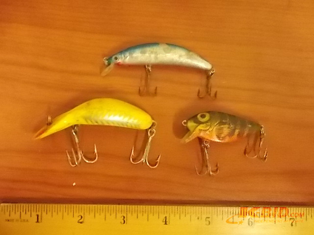 lot 30 image: 3-Lures