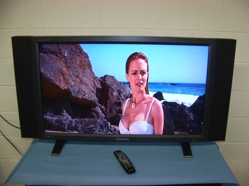 40, Samsung, LCD, Flat Panel Display  Monitor with External Speakers and Remote Control