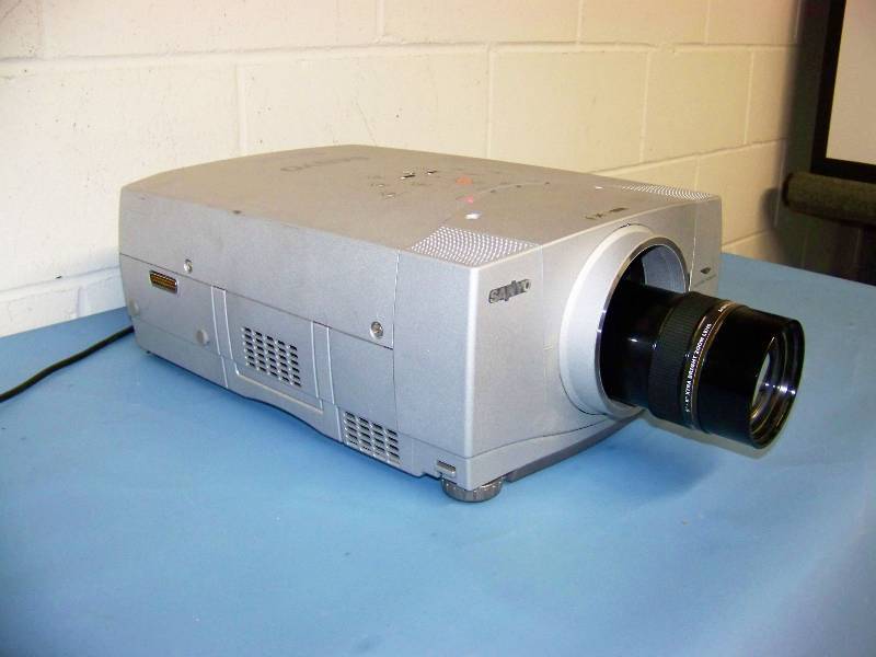 Sanyo, PLC-XP46L, LCD Projector with Sanyo Zoom Lens