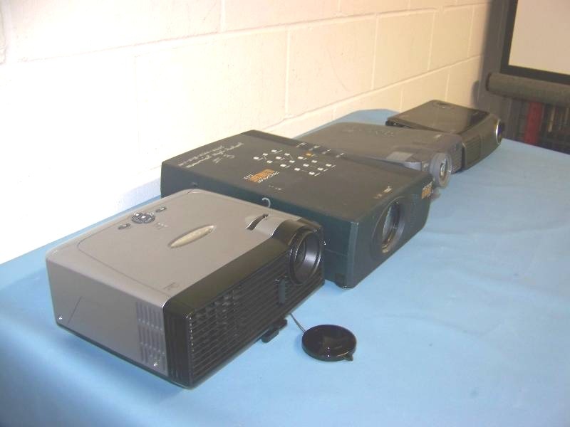 (4) Projectors for PARTS  REPAIR