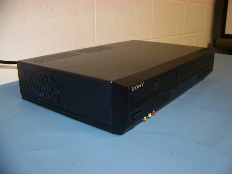 Sony, DVD  VCR Combo Player with Remote Control
