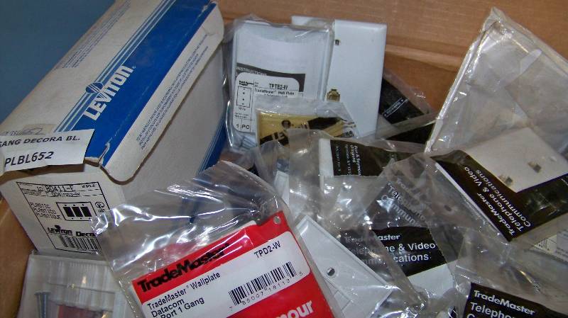 (Box) Leviton, TradeMaster and other brands, Connection and Decorative Wall Plates