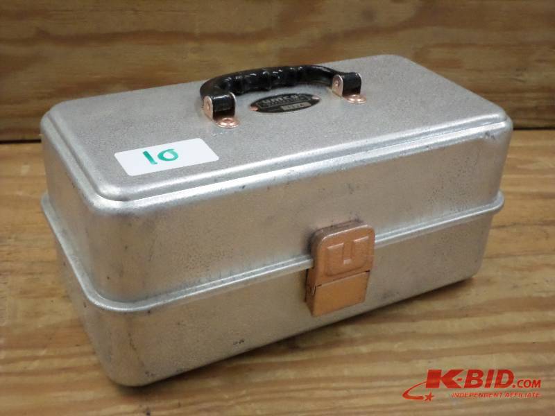 Vintage UMCO Model 133A Tackle Box