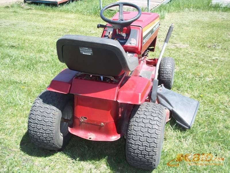 lot 2 image: Murry riding mower 10HP Tecumseh, 38 deck 5 forward speeds, 1 reverse speed Consignor states runs, drives and mows, needs battery