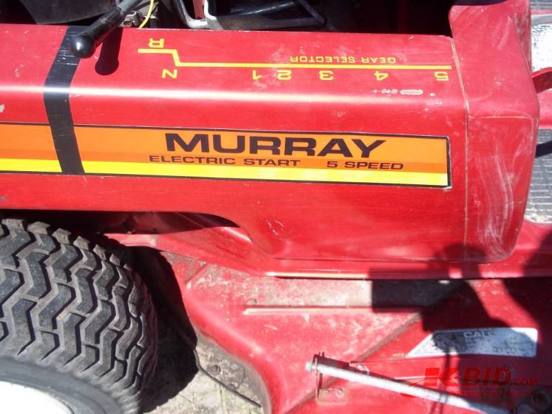 lot 8 image: Murry riding mower 8HP Briggs, 30 deck 5 forward speeds, 1 reverse speed Consignor states runs, drives and mows, needs battery