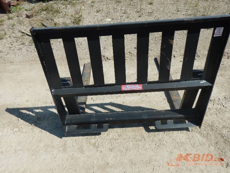 lot 16 image: USED VERSA-TECH SKID STEER FORK
