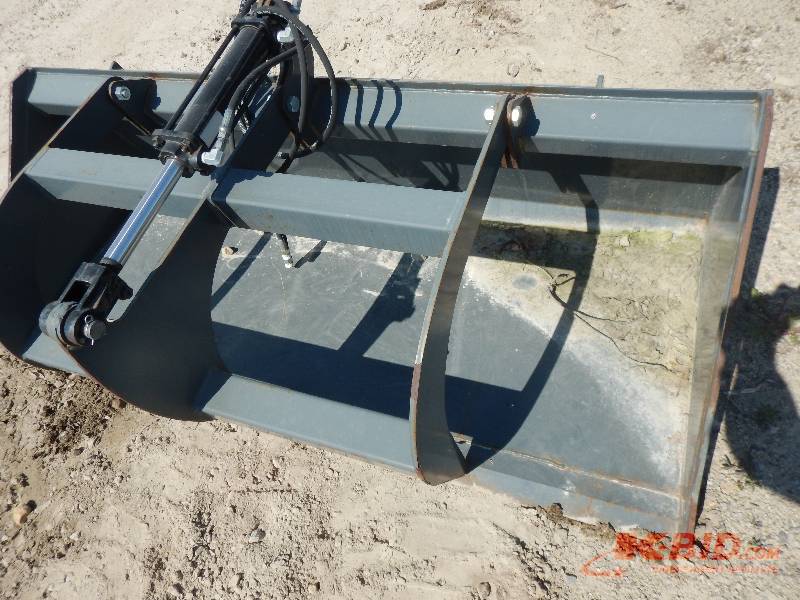 lot 19 image: UNIVERSAL SKID LOADER GRAPPLE BUCKET
