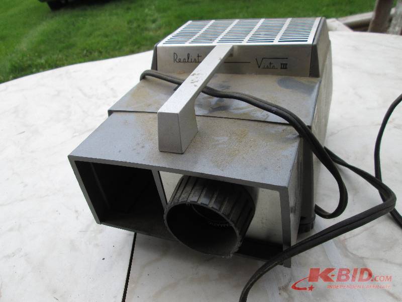 lot 14 image: Vintage Vistamatic slide projector...