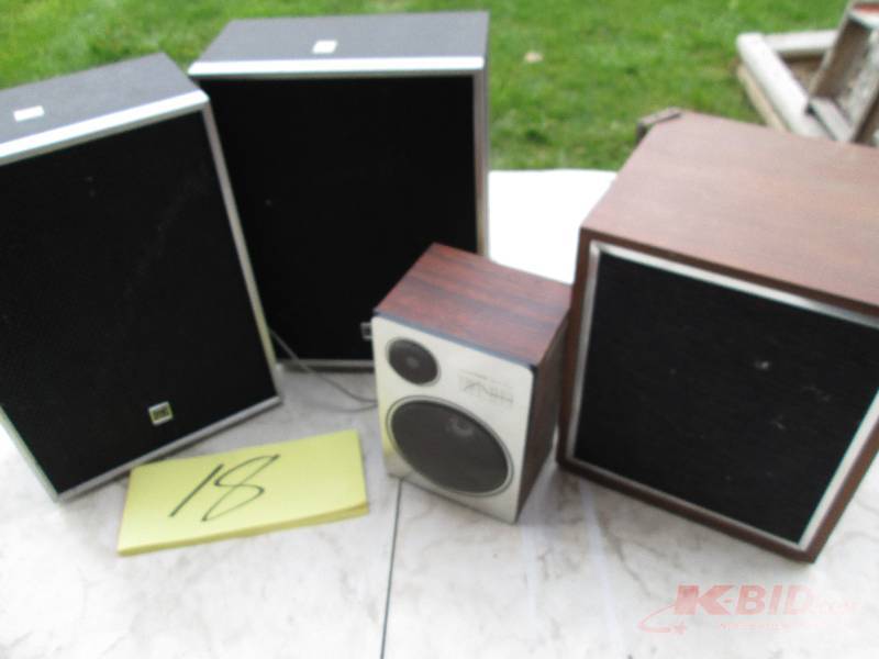 lot 18 image: Lot of vintage speakers...