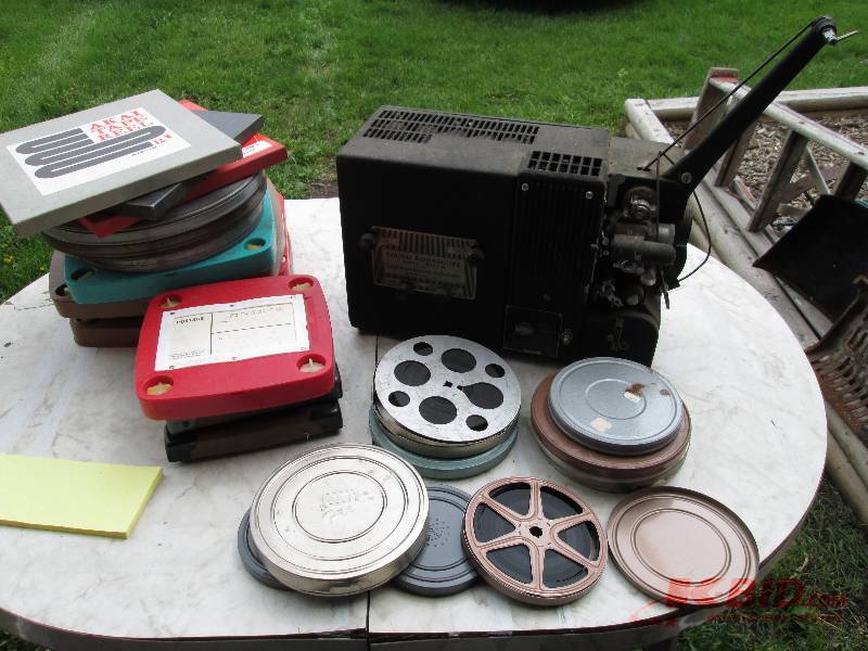 lot 22 image: Sound Kodascope model FS-10-N with ...