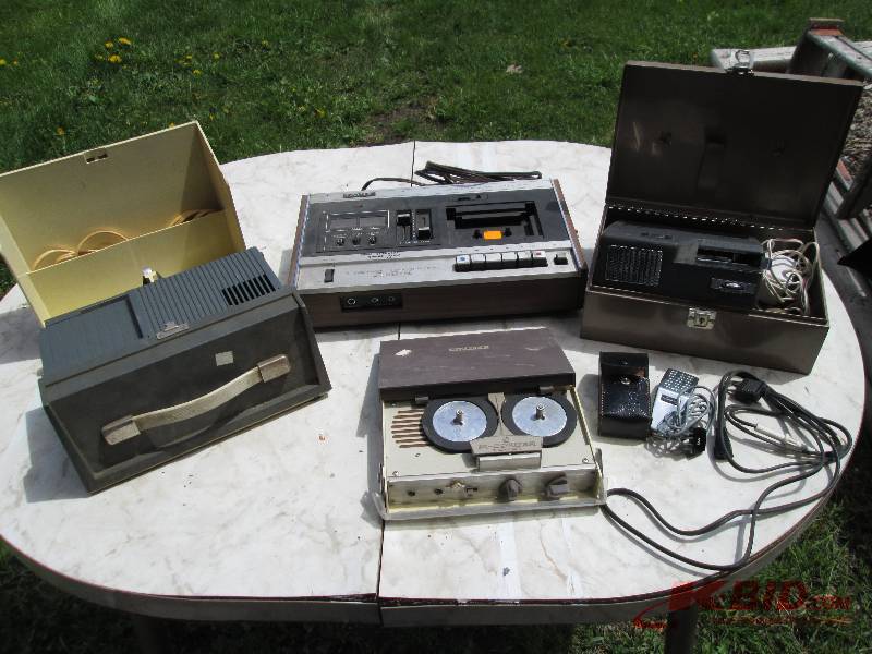 lot 33 image: Lot of recorders, projectors and vi...