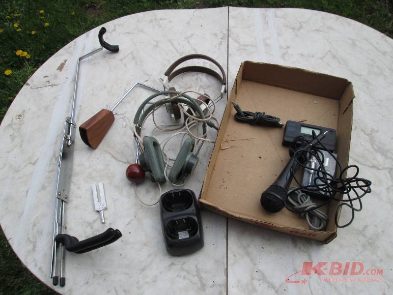 lot 36 image: Lot of musician equipment, lapel mi...