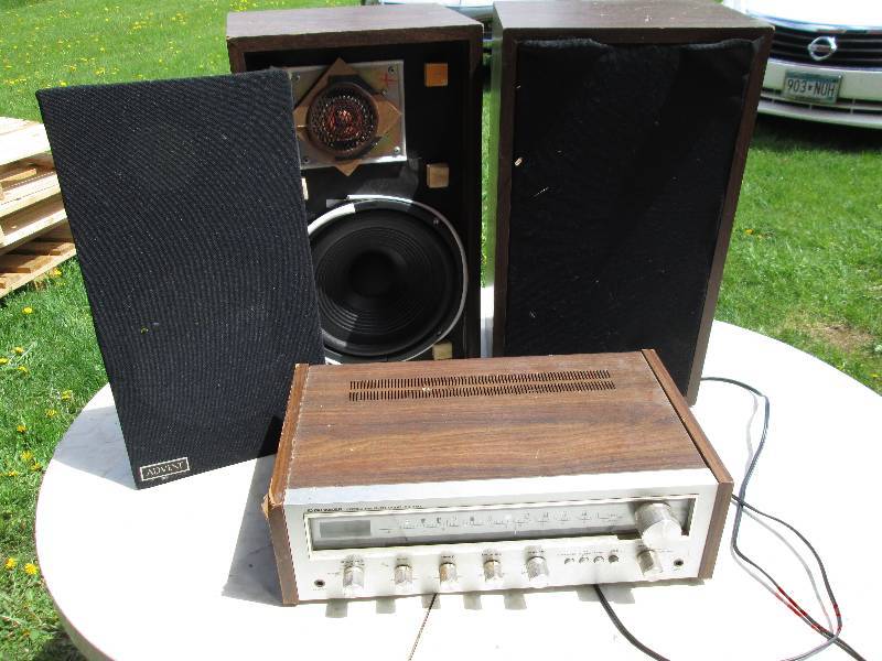 lot 37 image: Vintage tuner with Advent speakers...