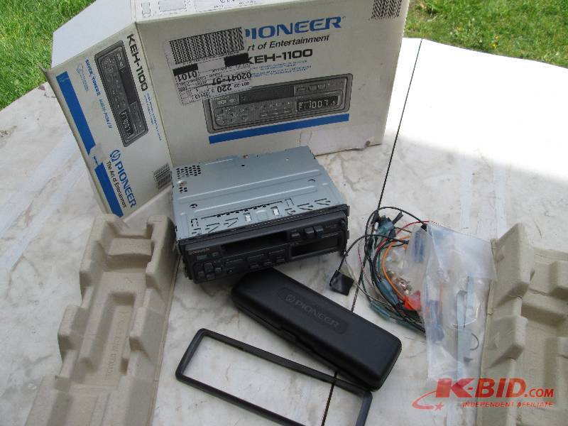 lot 51 image: Pioneer car stereo, excellent condi...