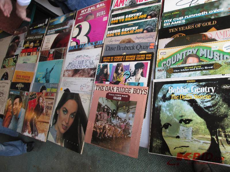 lot 54 image: Lot of vinyl records, see all the p...
