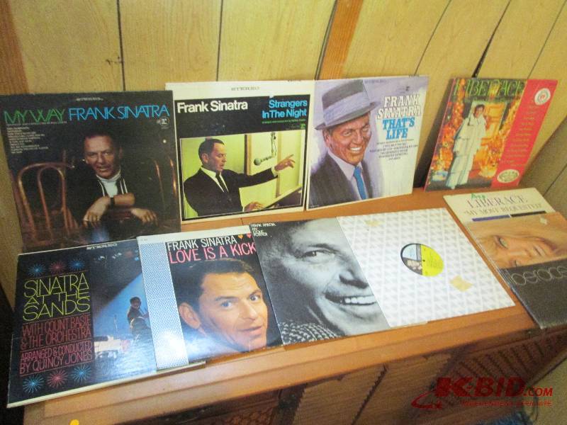 lot 68 image: Lot of Frank Sinatra  vinyl records...