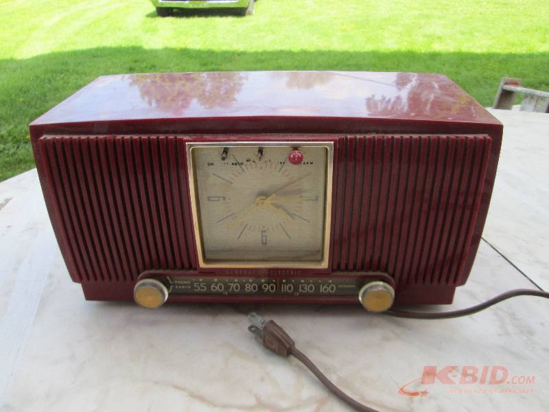 lot 96 image: Vintage General Electric alarm cloc...