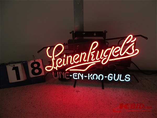 lot 18 image: Leinenkugels Neon Beer Sign