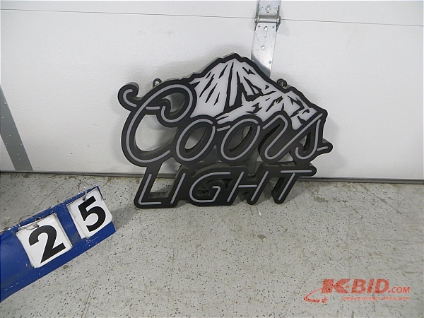 lot 25 image: Coors Light Lighted SIgn
