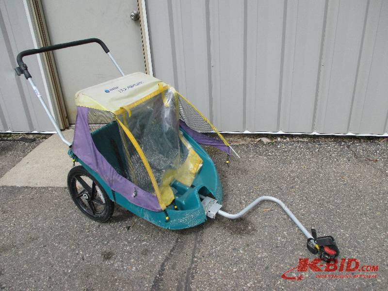 lot 6 image: In step bike trailer