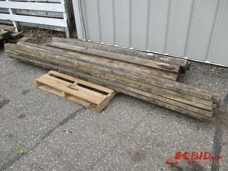 lot 9 image: 14 2x4x10s