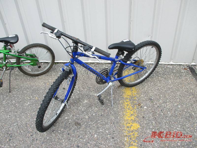 lot 15 image: Schwinn Frontier bike