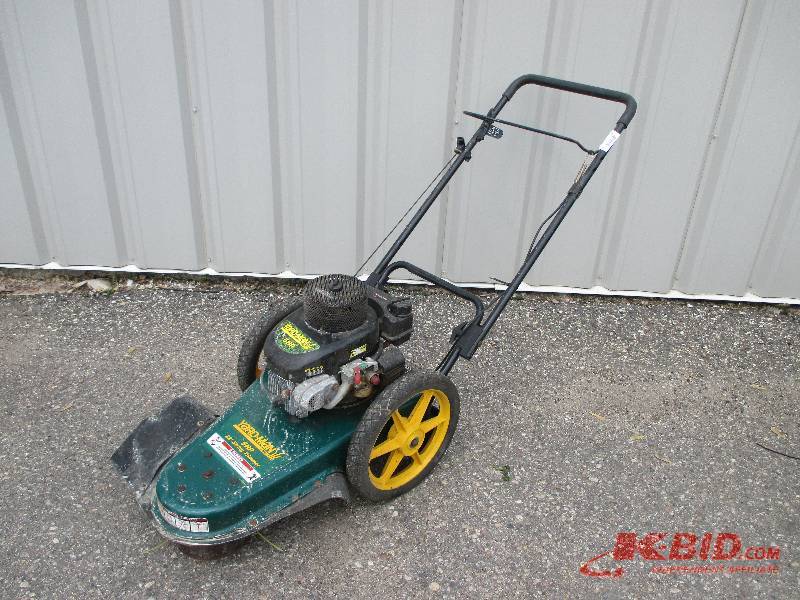 lot 18 image: Yardman 5 Hp trimmer