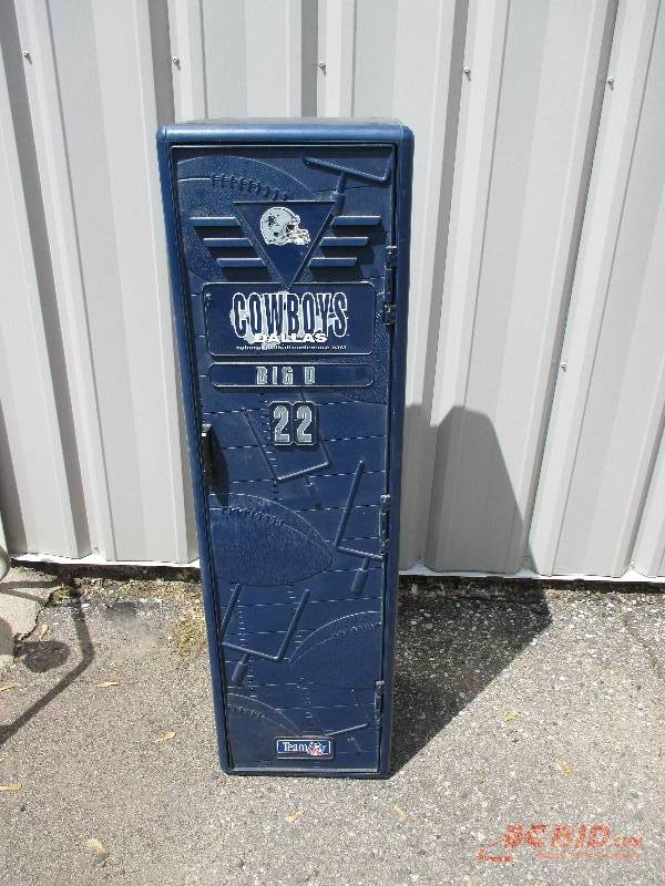 lot 36 image: Cowboys locker