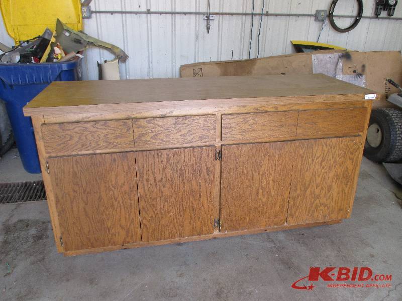 lot 38 image: work bench cabinet