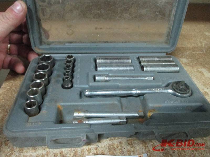 lot 50 image: 14 socket set