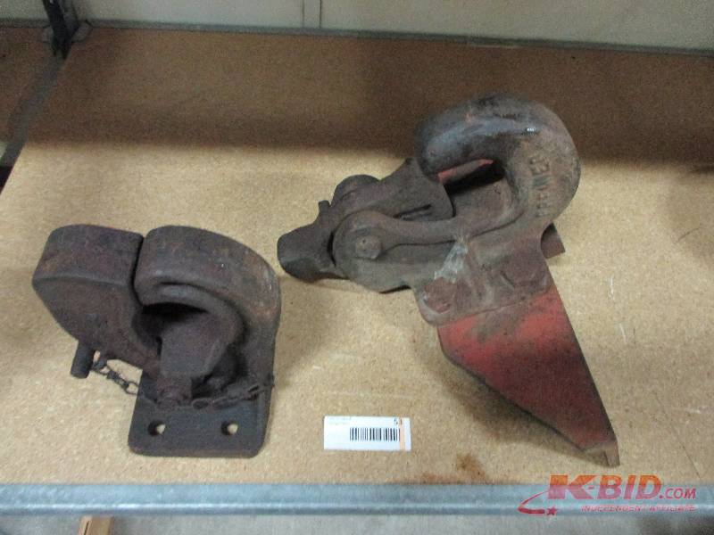 lot 53 image: 2 Bolt on pintle hitches