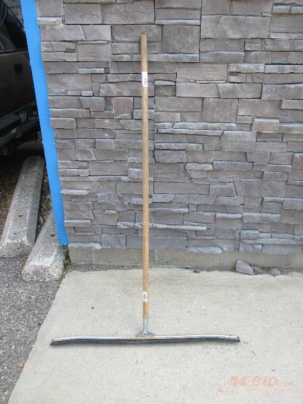 lot 59 image: Squeegee