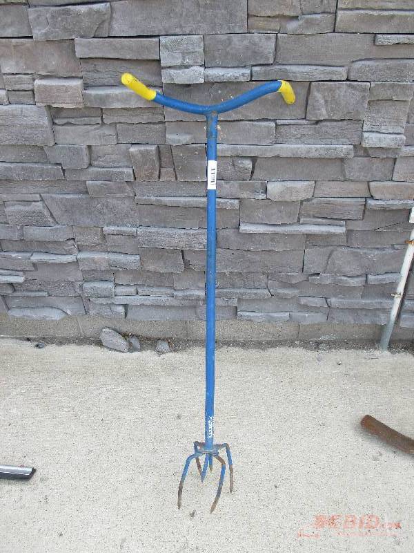 lot 60 image: Hand tiller
