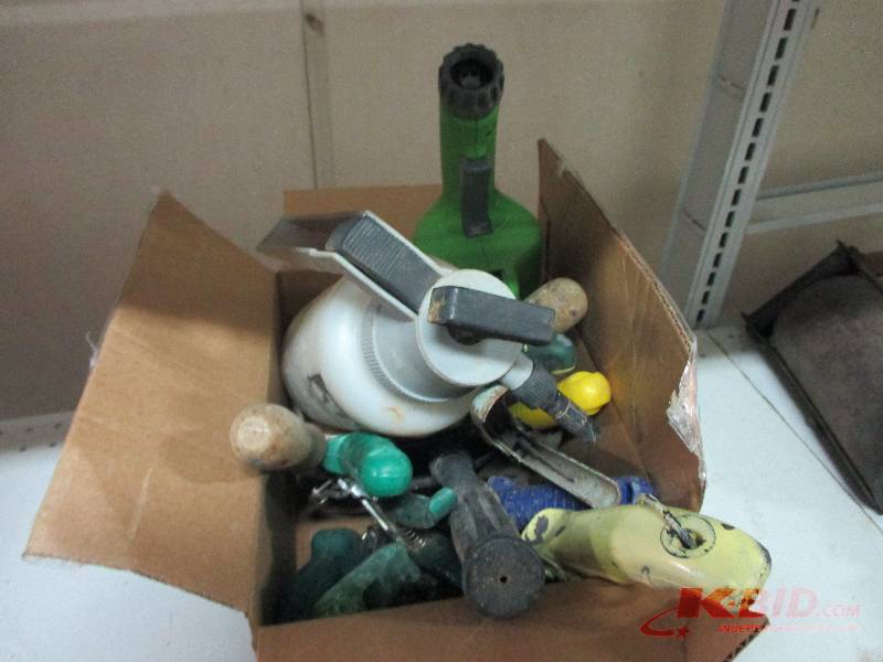 lot 78 image: Gardening tools
