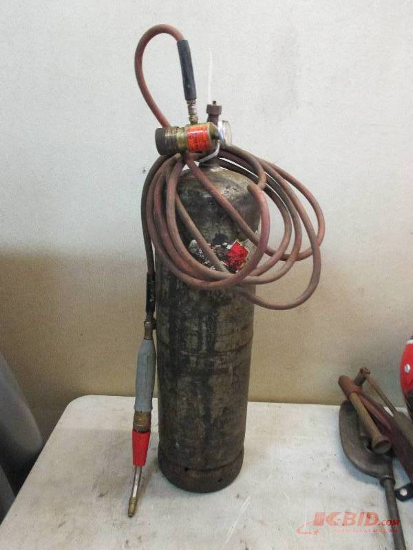lot 82 image: Torch & tank