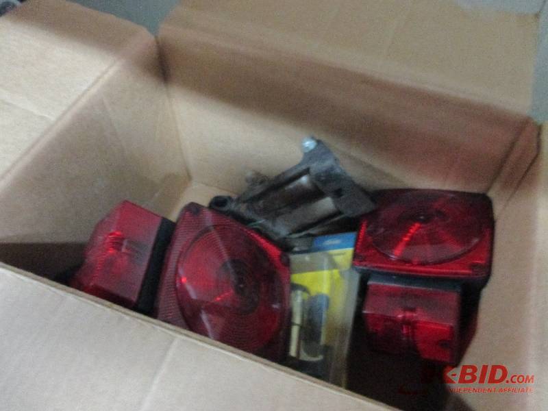 lot 102 image: Trailer lights