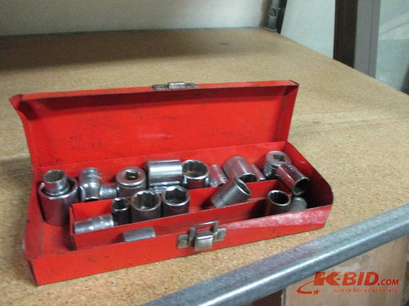 lot 106 image: Sockets
