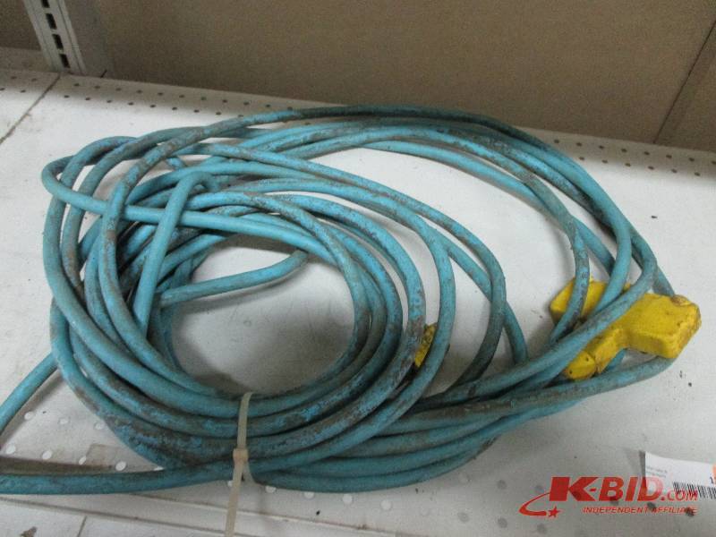 lot 123 image: Triplex extension cord