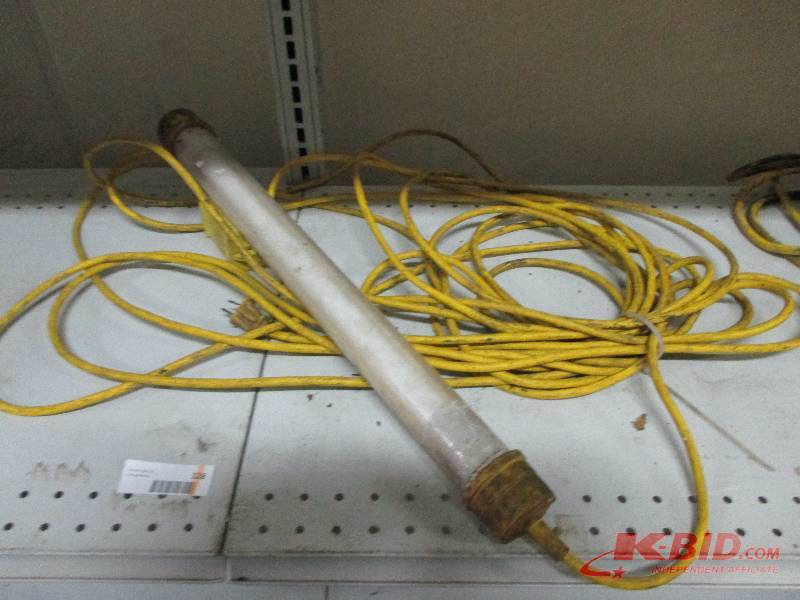 lot 128 image: Work light with cord