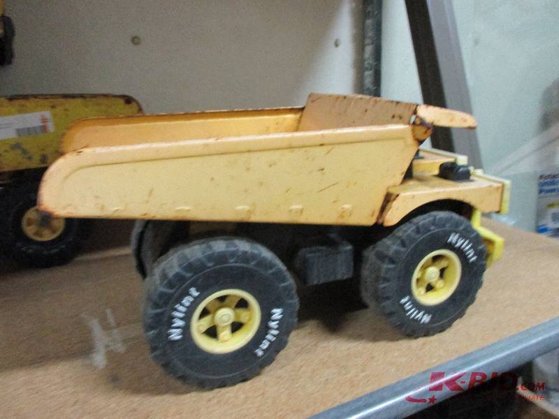 lot 131 image: Nylint Dumptruck