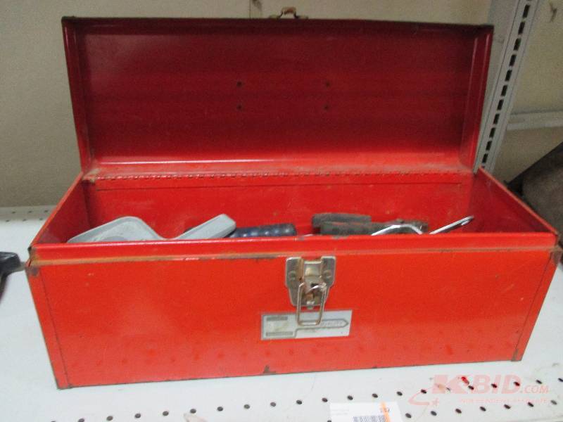 lot 132 image: Toolbox and tools