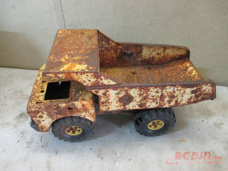 lot 137 image: Tonka Dump truck