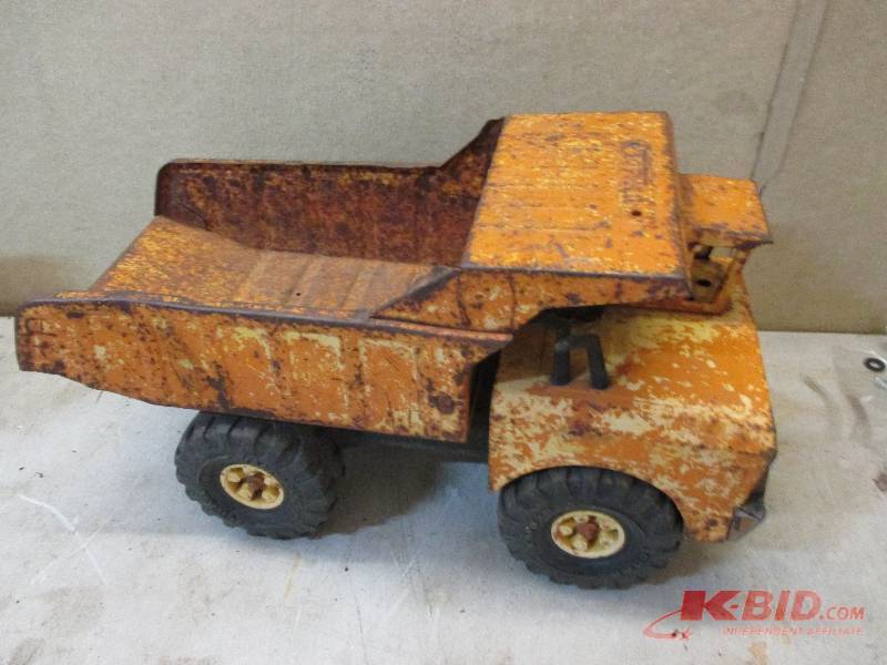 lot 138 image: Tonka Dump truck